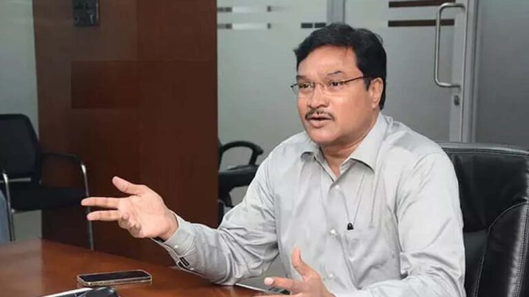 Commissioner Ranganath directed officials to expedite Bathukamma Kunta lake works before CM Revanth Reddy’s upcoming visit.